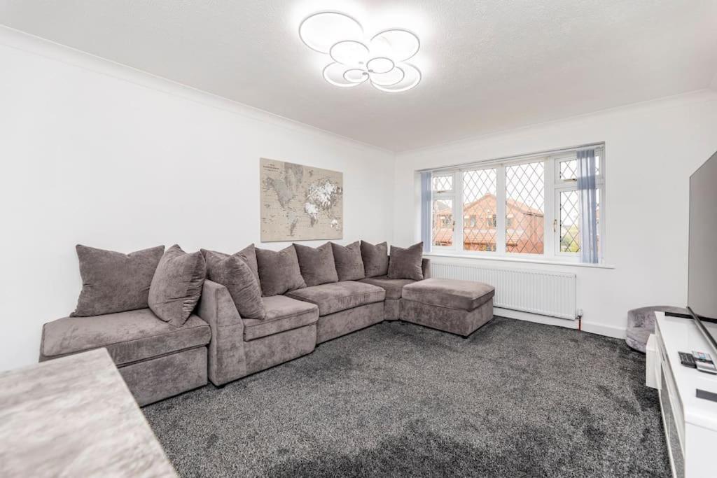 Luxurious Detached Bungalow Batley Exterior photo