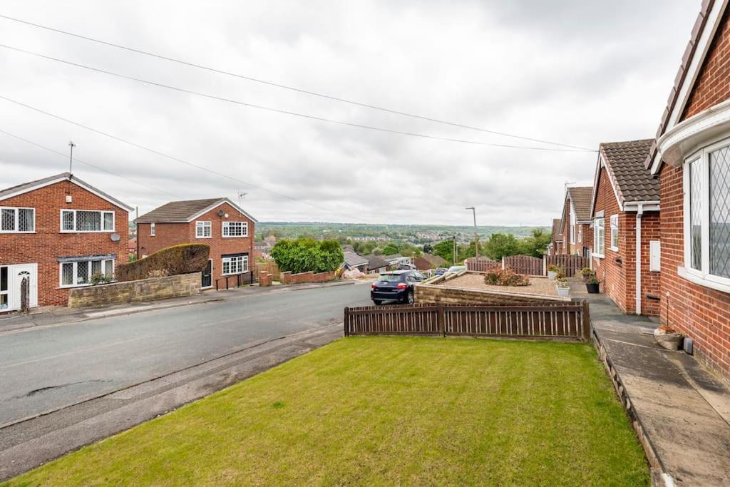 Luxurious Detached Bungalow Batley Exterior photo